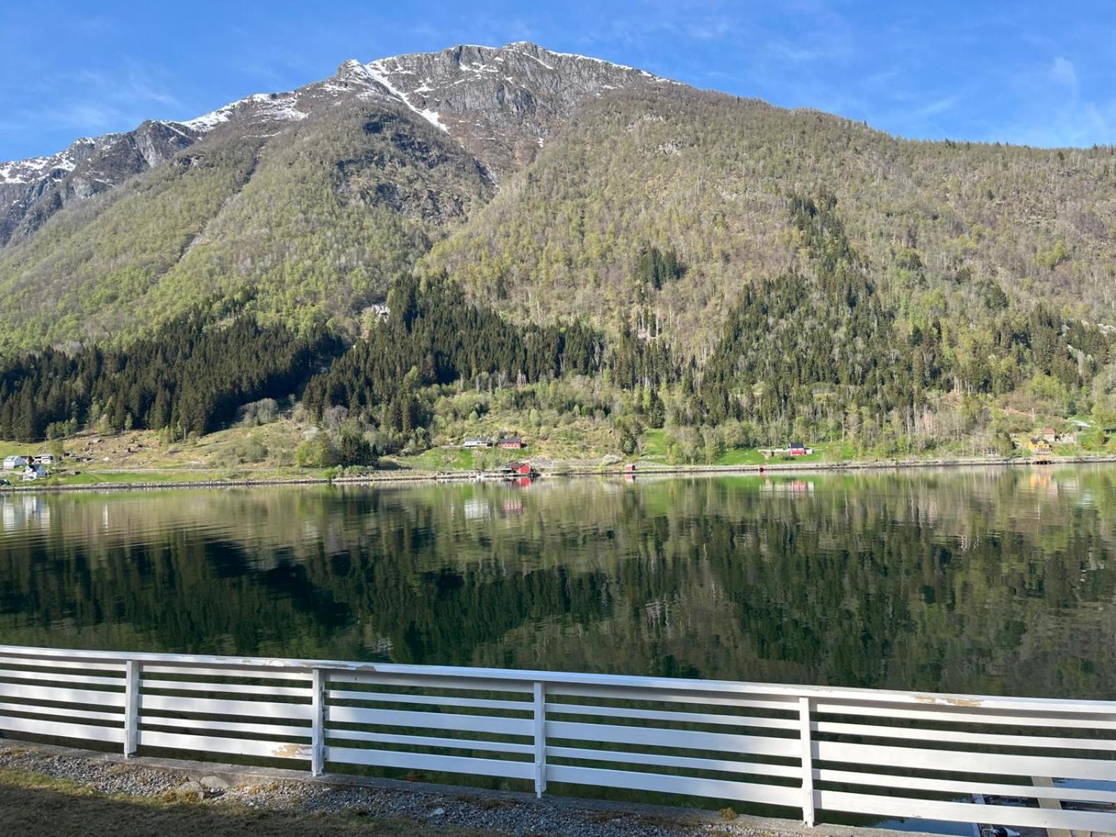 Der Fjordtraum In Balestrand Direkt Am Wasser Экстерьер фото
